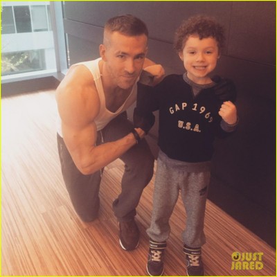 ryan-reynolds-shows-off-buff-deadpool-muscles-in-workout-photo-02.jpg
