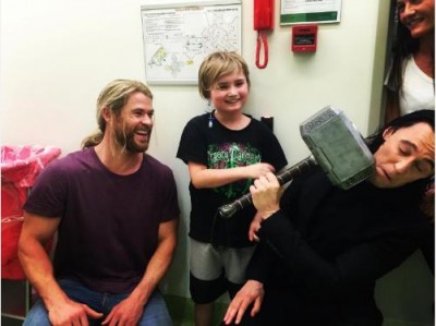 Chris Hemsworth sur Instagram - Met the real superheroes of the world at @ladycilentochildrenshospital  A huge shout out to all the brave kids who are an inspiration to all of us! @twhiddlest (1).jpg