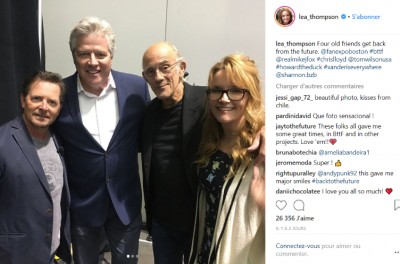 Lea Thompson sur Instagram _ Four old friends get back from the future  @fanexpoboston #bttf @realmikejfox #chrislloyd @tomwilsonusa #howardtheduck #xanderiseverywhere….jpg