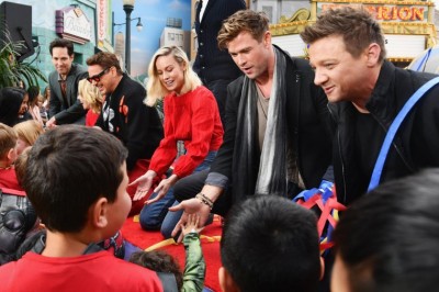 avengers-endgame-une-partie-du-casting-reunie-a-disneyland-pour-la-bonne-cause-desktop-194500.jpg