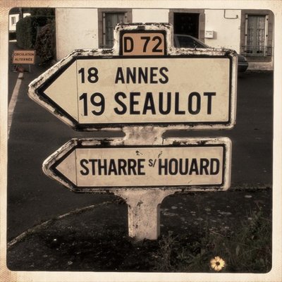 Panneau Direction - Annes Seaulot & Stharre Houard.jpg