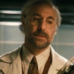 Transformers 4 : Stanley Tucci rejoint le film de Michael Bay ! Présent au CinemaCon (une grande convention rassemblant les professionnels du cinéma), Michael Bay a dévoilé le nom d’un nouvel acteur pour Transformers 4… Il s’agit de Stanley...