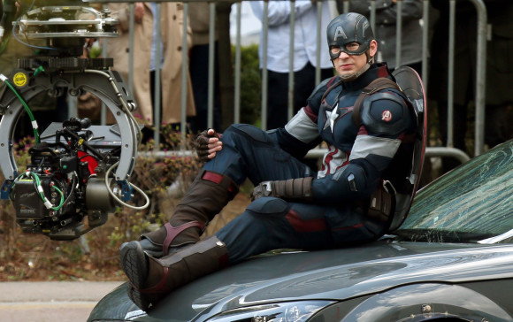 avengers-age-of-ultron-tournage-captain-america-costume