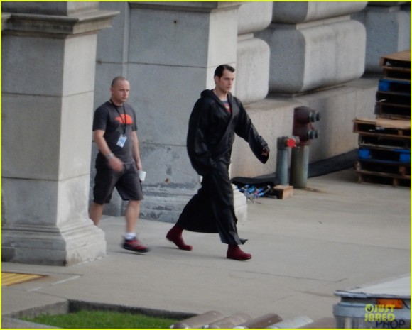 henry-cavill-black-robe