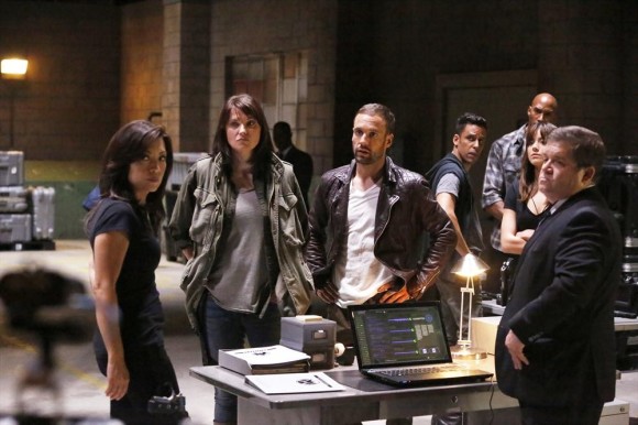 agents-of-shield-episode-1-saison-2-shadows-team-580x386.jpg