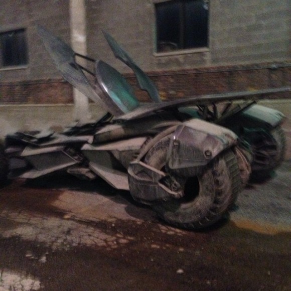 batmobile-decapotable-tournage-superman