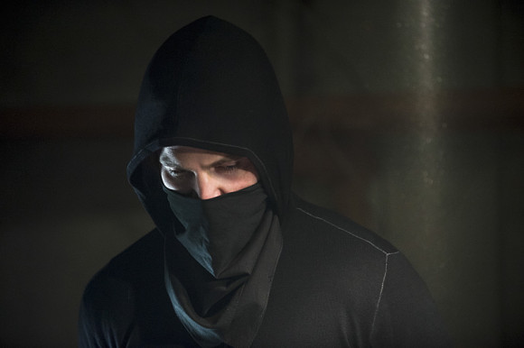 arrow-episode-sara-oliver-mask