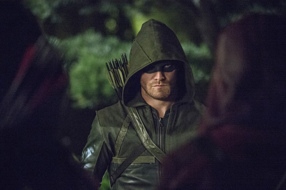 arrow-saison-3-episode-4-magician-hood