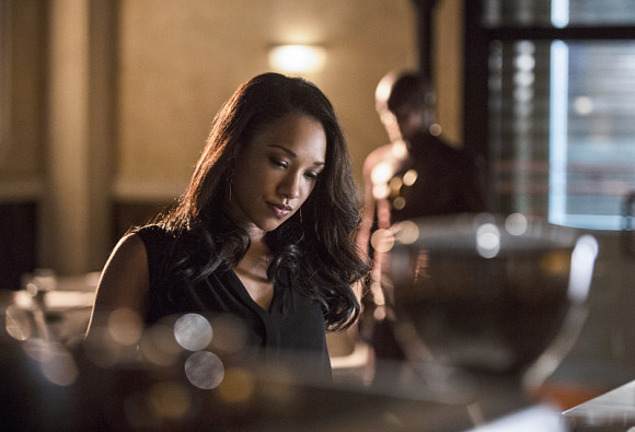 the-flash-episode-plastique-iris-candice