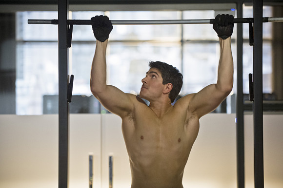 arrow-episode-draw-back-your-bow-brandon-routh-shirtless