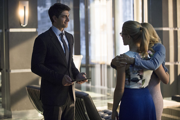 arrow-secret-origin-felicity-smoak-episode-maman-smoak