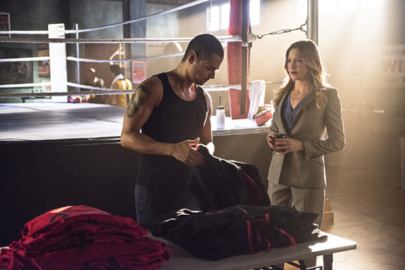 arrow-secret-origin-felicity-smoak-episode-wildcat