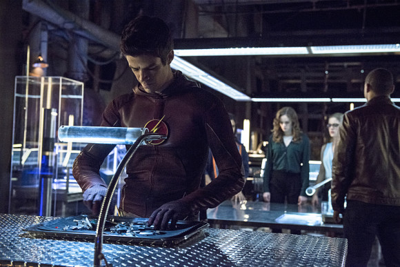 arrow-the-flash-crossover-episode-the-brave-and-the-bold-barry