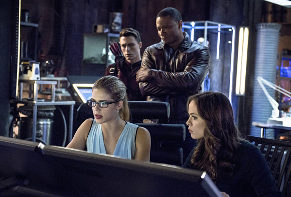 arrow-the-flash-crossover-episode-the-brave-and-the-bold-felicity-caitlyn