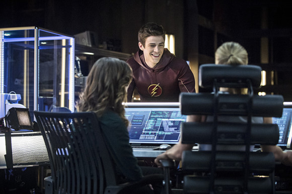 arrow-the-flash-crossover-episode-the-brave-and-the-bold-thecave