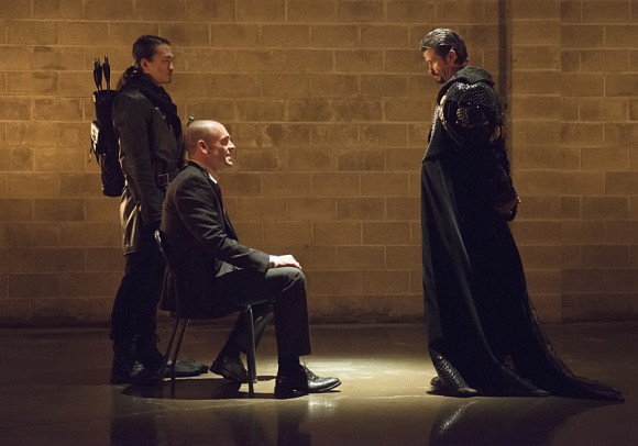 arrow-saison-3-episode-public-ennemy-ligue-des-assassins