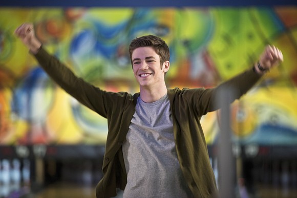 the-flash-episode-out-of-time-barry-allen-bowling