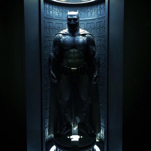 batman-v-superman-costume-batman-batcave-image