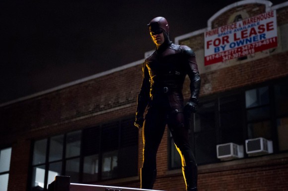 daredevil-netflix-serie-marvel-costume-rouge