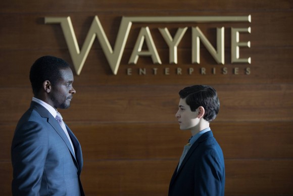 gotham-episode-21-anvil-hammer-lucius-fox