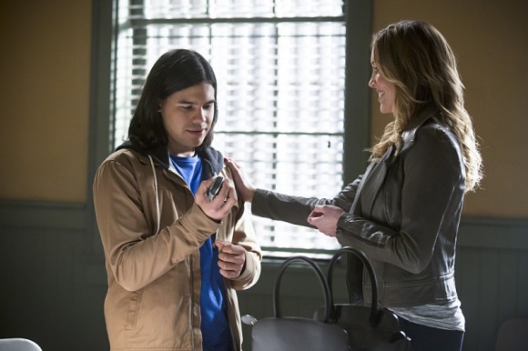 the-flash-episode-who-is-harrison-wells-cisco-ramon