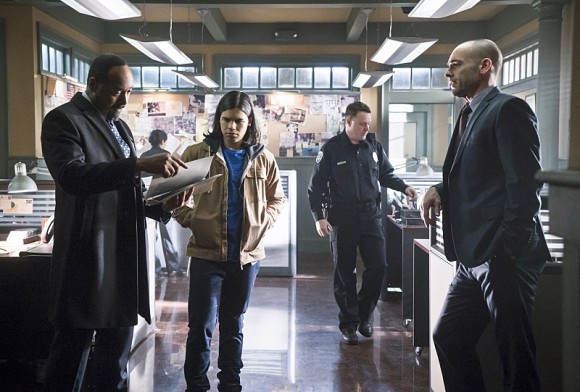 the-flash-episode-who-is-harrison-wells-joe-quentin-lance