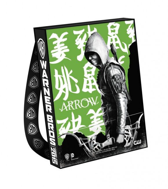 comic-con-2015-warner-bag-arrow