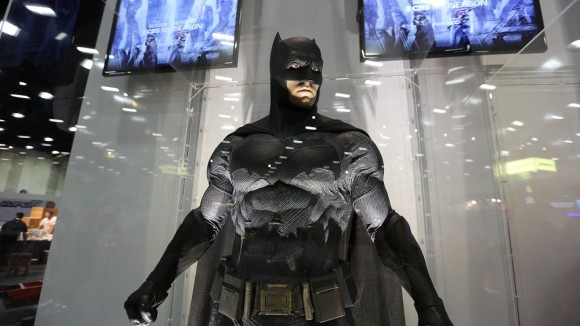 batman-v-superman-comic-con-batman-costume