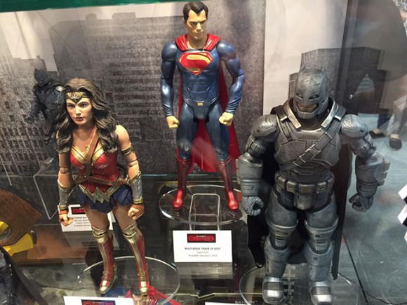 batman-v-superman-comic-con-figurines