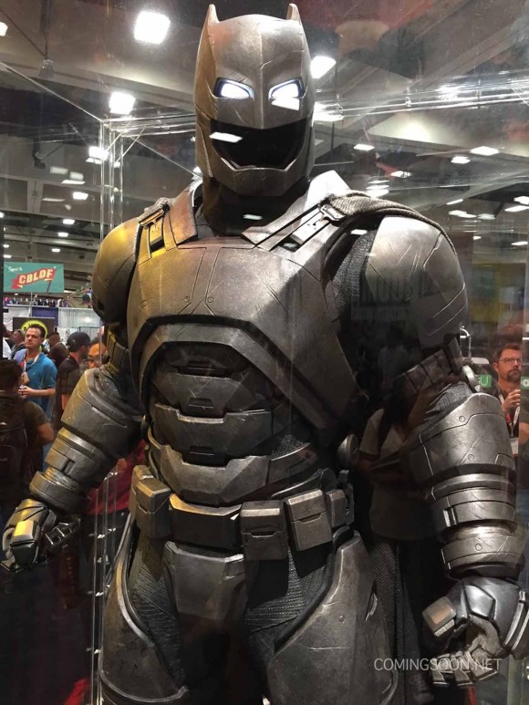 batman-v-superman-comic-con-tank