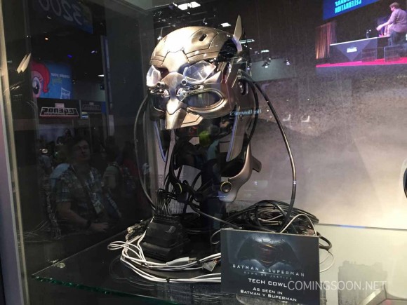 batman-v-superman-comic-con-tech-cowl-mask