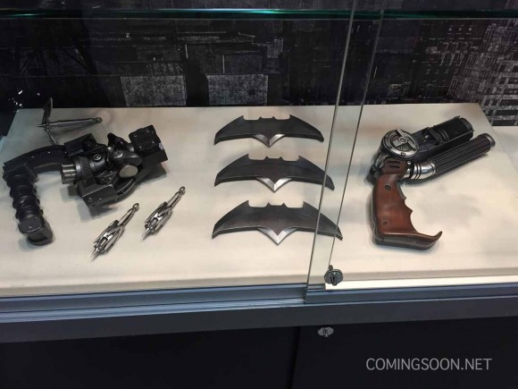 batman-v-superman-comic-con-weapon