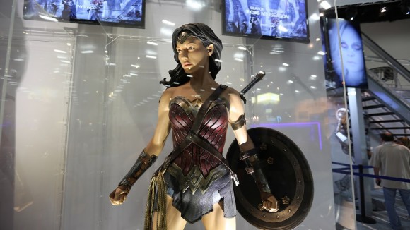 batman-v-superman-comic-con-wonder-woman-costume