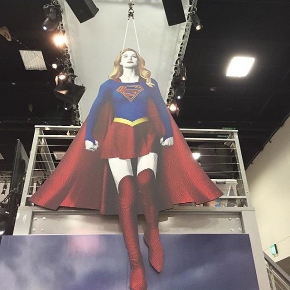 supergirl-comic-con-silhouette