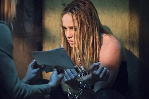 arrow-episode-beyond-redomption-photos