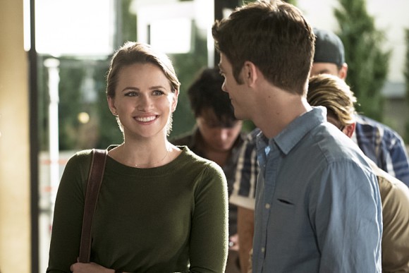 the-flash-episode-darkness-light-patty-spivot-barry-smiling