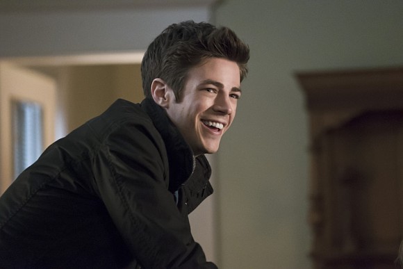 arrow-crossover-legends-yesterday-gustin-laughing