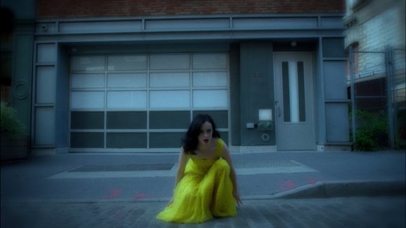 jessica-jones-yellow-dress