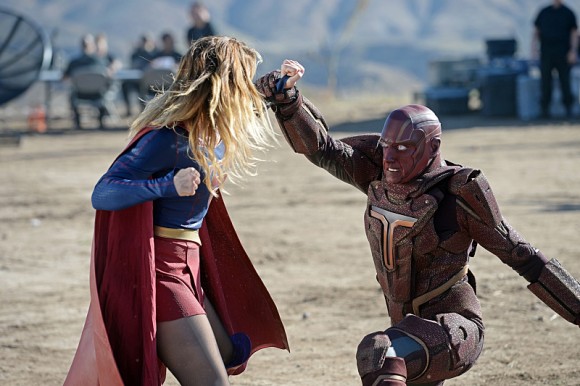 supergirl-episode-red-faced-fight