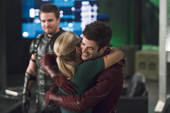 the-flash-crossover-legends-of-today-huggs-barry-felicity