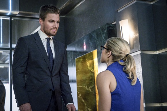 arrow-episode-unchained-fauteuil