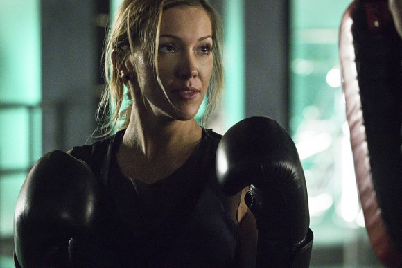 awol-arrow-episode-stills-katie-cassidy