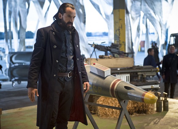 legends-of-tomorrow-pilote-part-2-missile