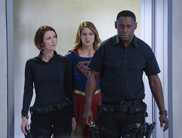 supergirl-strange-visitor-episode-team