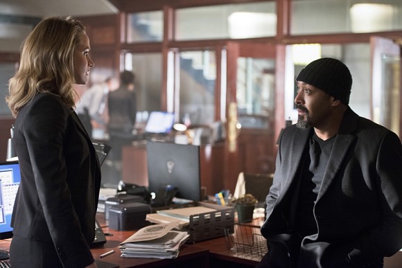 the-reverse-flash-returns-episode-stills-patty-depart