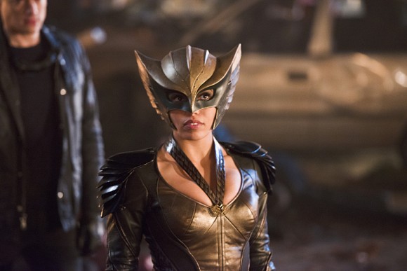 legends-of-tomorrow-star-city-2046-hawkgirl