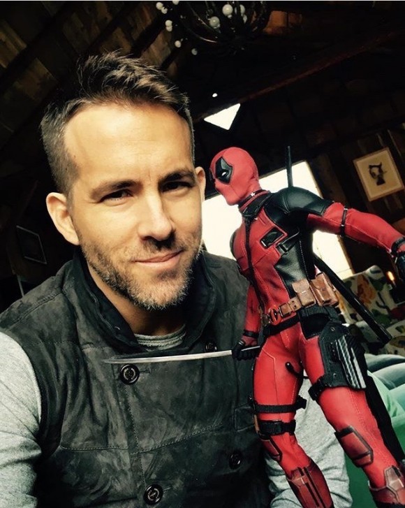 ryan-reynolds-deadpool-figurine