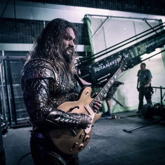 aquaman-funny-picture-justice-league-guitar